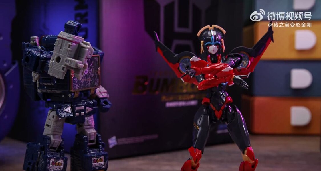 Transformers Soundwave Vs Windblade Dance Off   Official Stop Motion Video  (31 of 41)